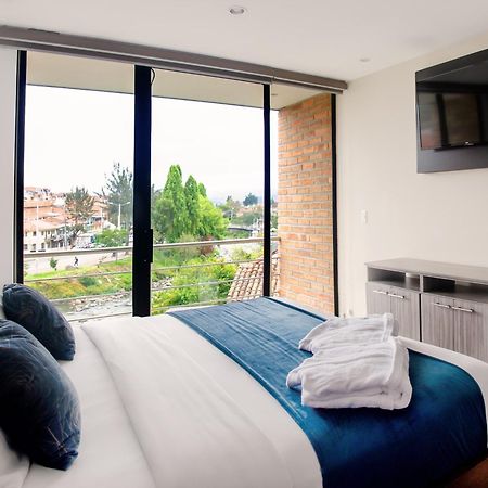 Hotel & Suites En Cuenca, Venue Batan Buitenkant foto