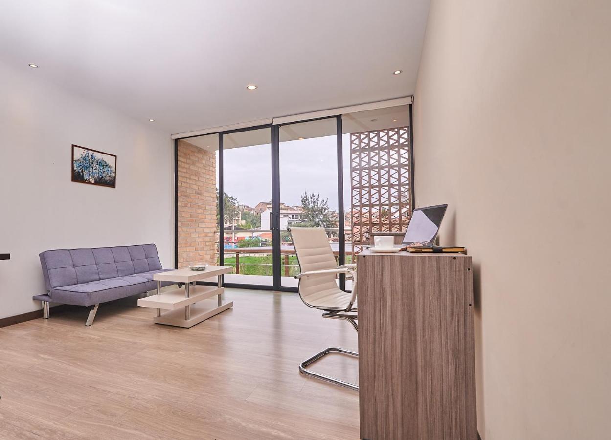 Hotel & Suites En Cuenca, Venue Batan Buitenkant foto