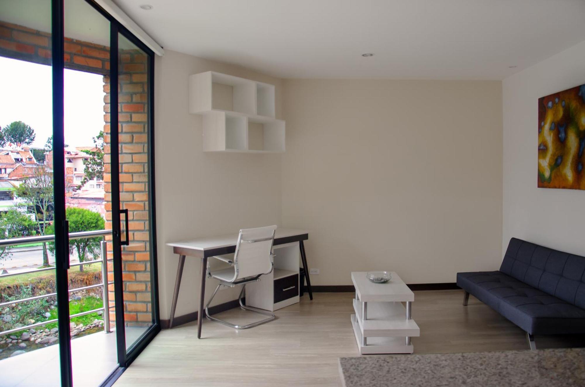 Hotel & Suites En Cuenca, Venue Batan Buitenkant foto