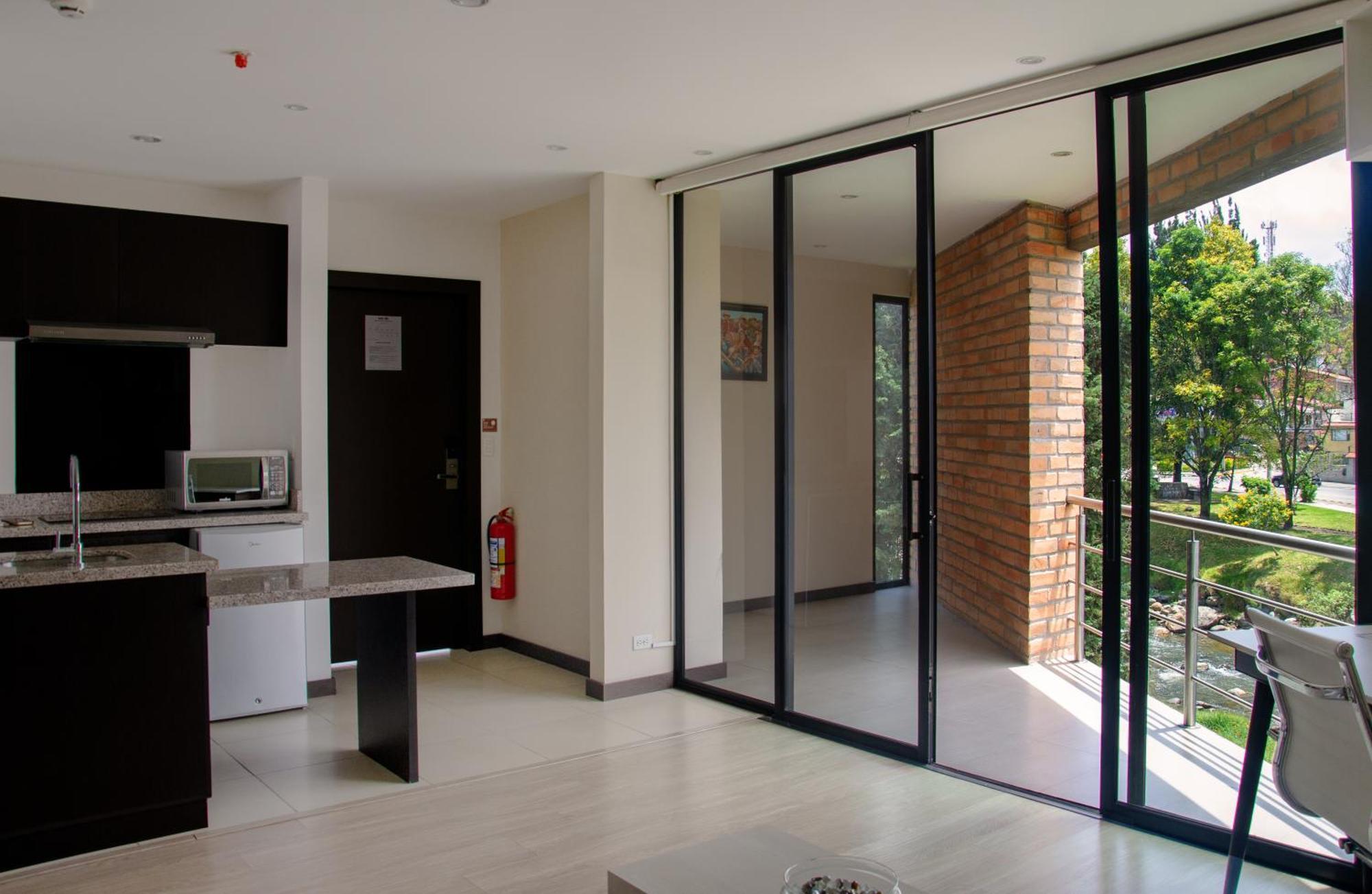 Hotel & Suites En Cuenca, Venue Batan Buitenkant foto